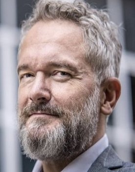 Piers Gibbon as Narrator
