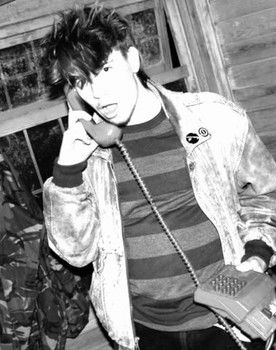 Charlie Zanker-Allen as Delivery Guy