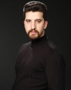Tuna Yaşar as 