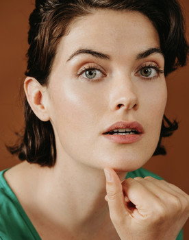 Amelia Dunn as Jezebel's Mum