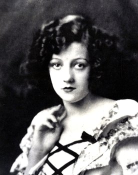 Elinor Fair as Señorita Mercedes Aloyez