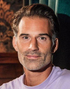 Sean Dhondt as Jerre/Hoflakei Jeroom