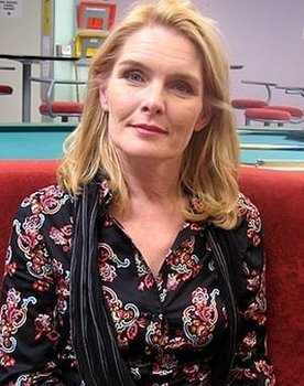 Mira Kivilä as Naistoimittaja