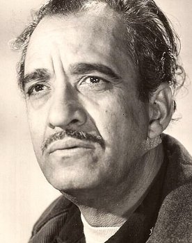 Martín Garralaga as Manuel