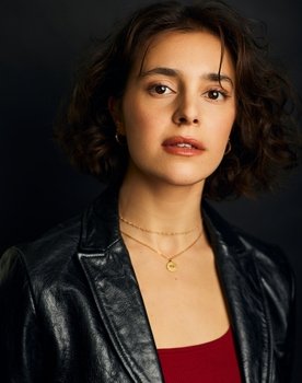 Julia D'Angelo as Taylor