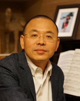 Junwei Liu as 导演