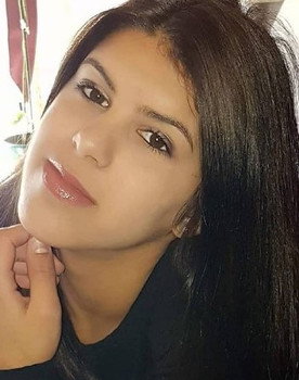 Luana Pires as Sara Costa