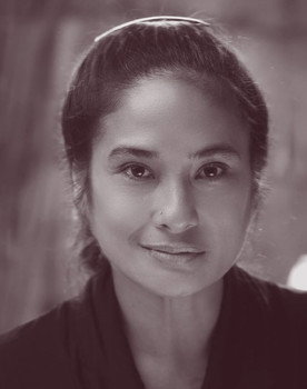 Sue Prado as Aling Selya