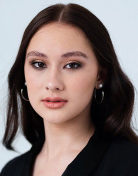 Lola Tung as Sophie