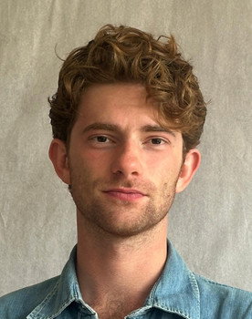 Louis Vaughan as Antonie