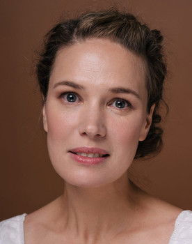 Anna Arlanova as Nadezhda