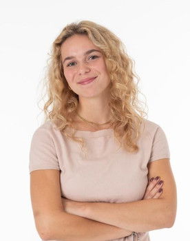 Linnea Nicosia as Liv