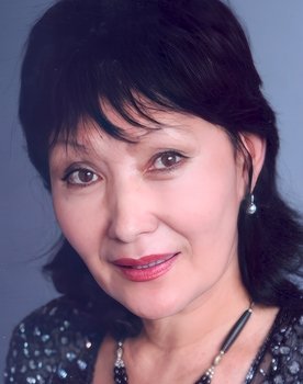 Jamilya Sydykbaeva as Aisha