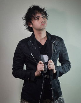 David Kohn as Gacy's Dad