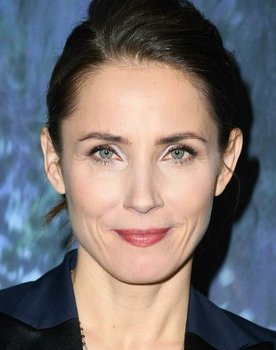 Tuva Novotny as Sandra