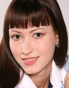 Irina Rogozina as Алина