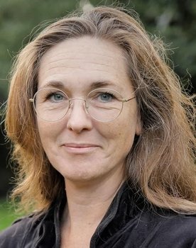 Karen Helene Haugaard as Karen