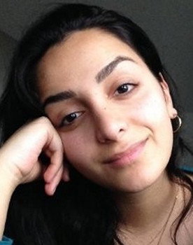 Sara Forghani as Roshan Khaleghi