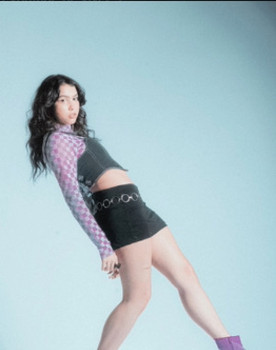 Thaís Almeida as Thaís