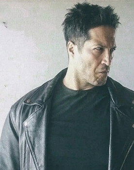 Yakup Aksel as Sivil Polis