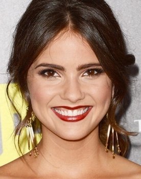 Shelley Hennig Photo