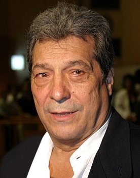Sancho Gracia as Mario