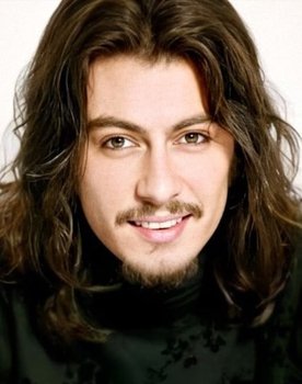 Barış Akarsu as Tarık Tekelioğlu