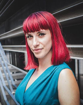 Zoe Blyau as Zoe Bizoe