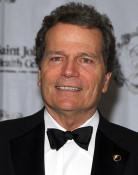 Patrick Wayne as Cpt. Bill Robinson