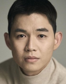 Moon Hak-jin as Kim Jung Ho [3rd-year Resident Ophthalmology]