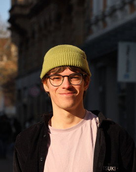 Simon Büttner as Simon Büttner