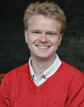 Lars B. Frahm as Nervous man