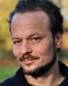 Oliver Rihs as Sandro