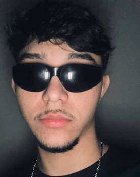 Leonardo Prado Loures as Leo