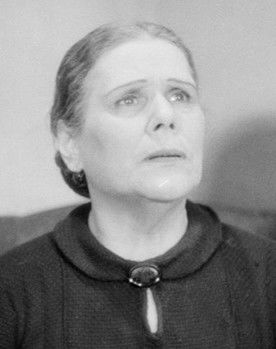 Emilia D'Oliveira as A Mãe