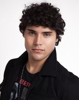 Bruno Daltro as Robinson Ferreira da Silva / Cleiton