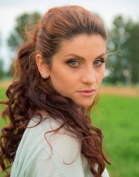 Anastasia Sturua as Anna Panin/Svetlana Selbet