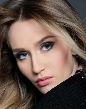 Gia De Sauvage as Shae Olson