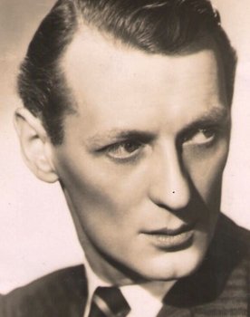 Richard Murdoch as David Felton