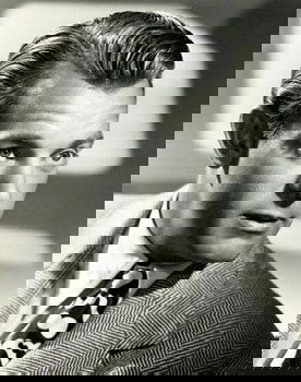 Dennis O'Keefe as Chuck Deems