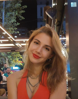 Dora Akan Zlatanova as Aya