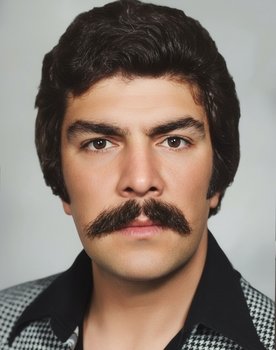 Tanju Korel as Targan