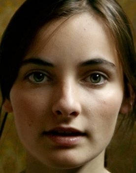 Paula Schramm as Angela