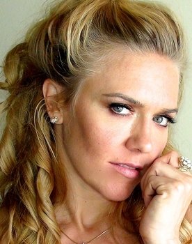 Dominique Swain as Gloria