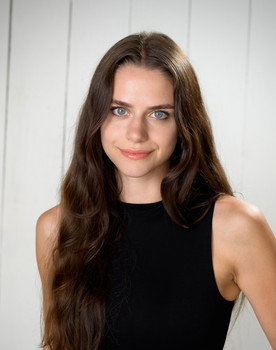 Nora Freetly as Chloe