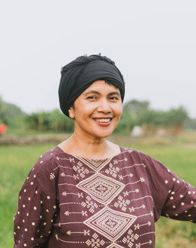 Dennise Sihombing as Sarah Kartawijaya