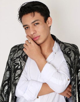 Jonathan Elizondo as Ronaldo