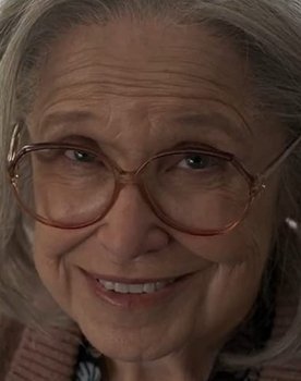 Marilyn Brett as Estelle
