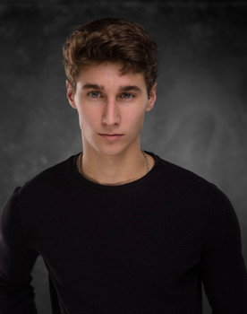 Peyton Windham as Brayton Grey