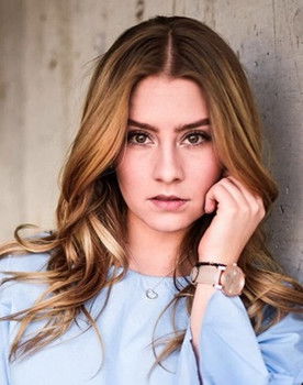 Vanya Aguayo as Carolina De León